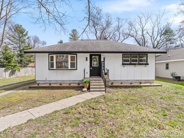 607 Central Bay Avenue, Holland, MI 49423