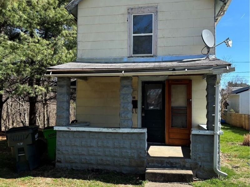 422 N 12th Street, Coshocton, OH 43812 Photo 1