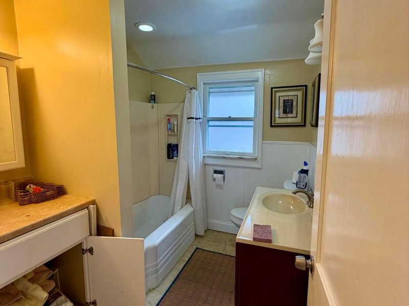 13705 Courtland Avenue, Cleveland, OH 44111 Photo 5