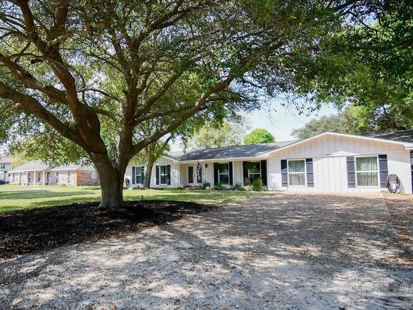 2912 Glenn St, Gulf Breeze, FL 32563
