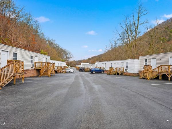 1025 West Pointe Village Drive, Grundy, VA 24614