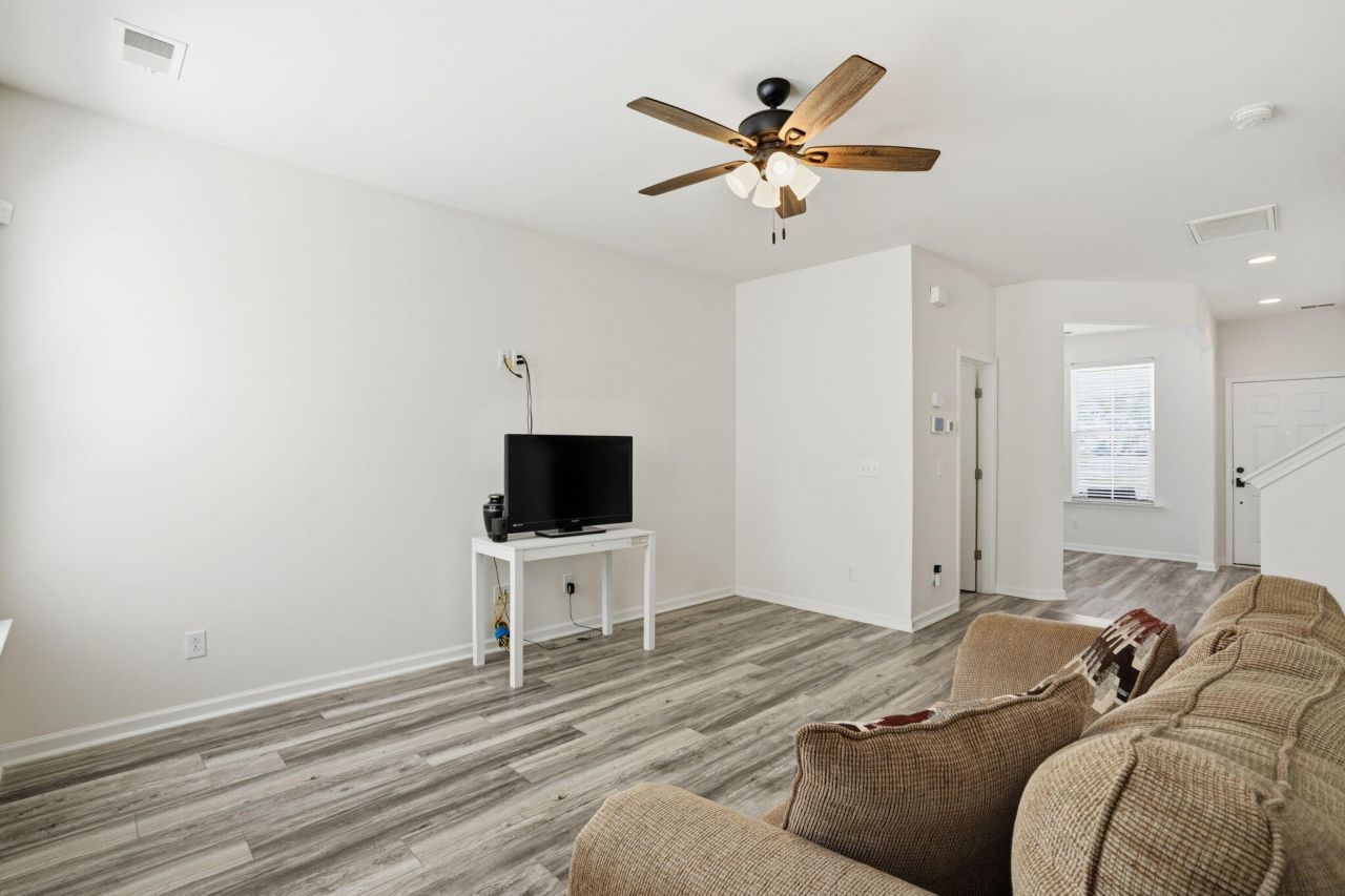 127 Sugeree Drive Photo 6