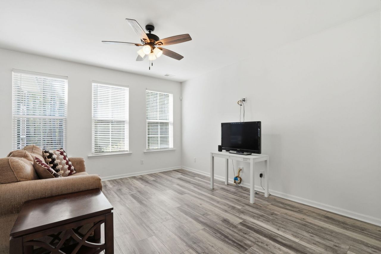 127 Sugeree Drive Photo 7