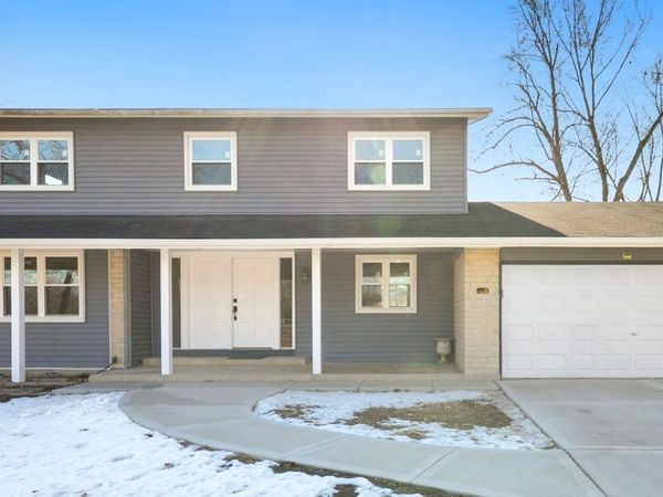 99 Essex Road , Elk Grove Village, IL 60007