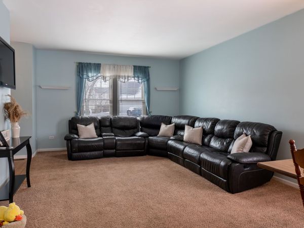 2418 Montclair Lane , Montgomery, IL 60538