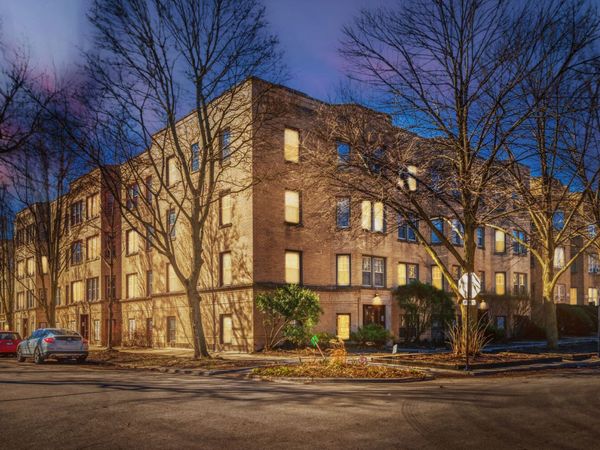 2033 W Fargo Avenue, Unit 2, Chicago, IL 60645