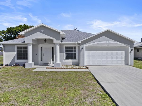861 SE Cavern Avenue, Port St. Lucie, FL 34983