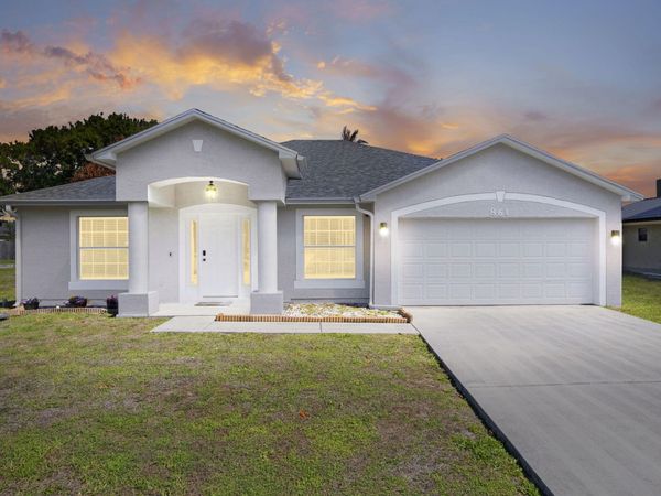 861 SE Cavern Avenue, Port St. Lucie, FL 34983