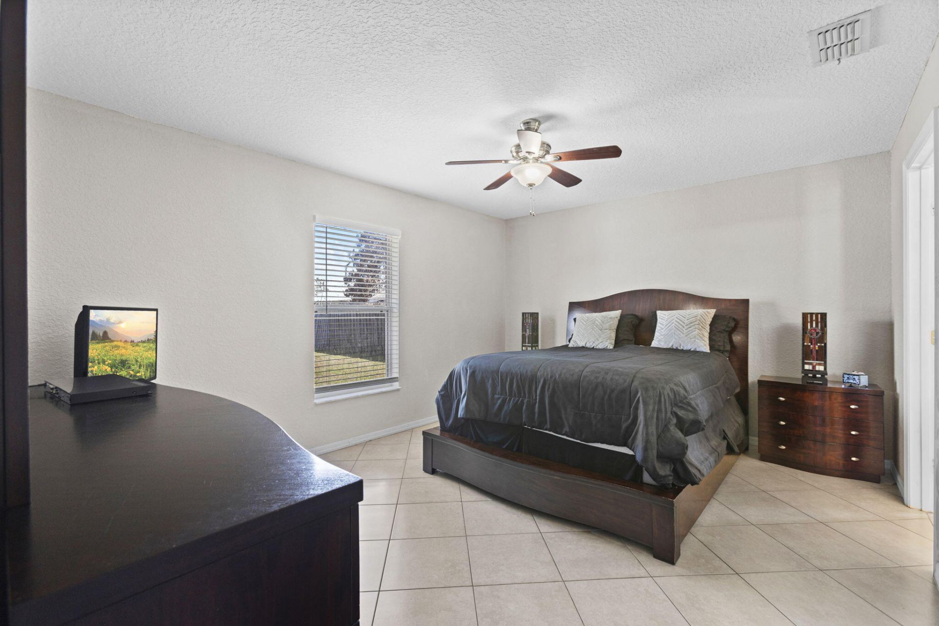 861 SE Cavern Avenue, Port Saint Lucie, FL 34983 Photo