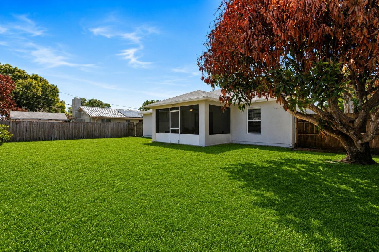 861 SE Cavern Avenue, Port Saint Lucie, FL 34983 Photo