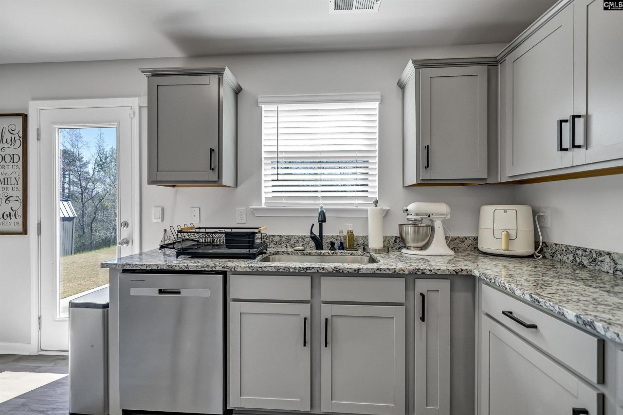 281 Carrington Drive Photo 7