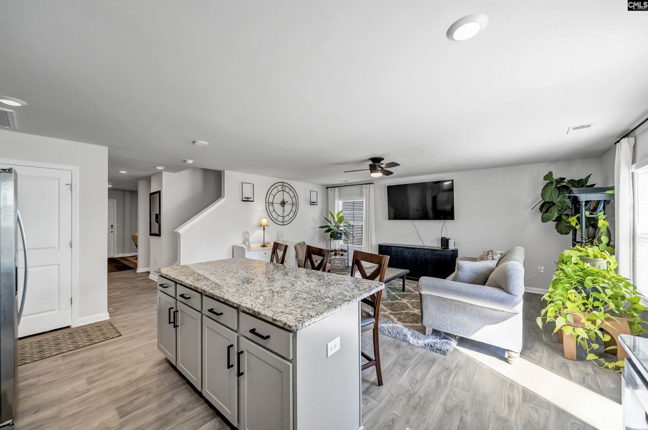 281 Carrington Drive Photo 9