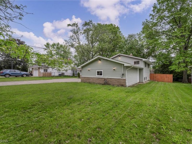 7647 Mccreary Road, Independence, OH 44131 Photo 3