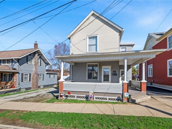 6 W Market St, Burgettstown, PA 15021