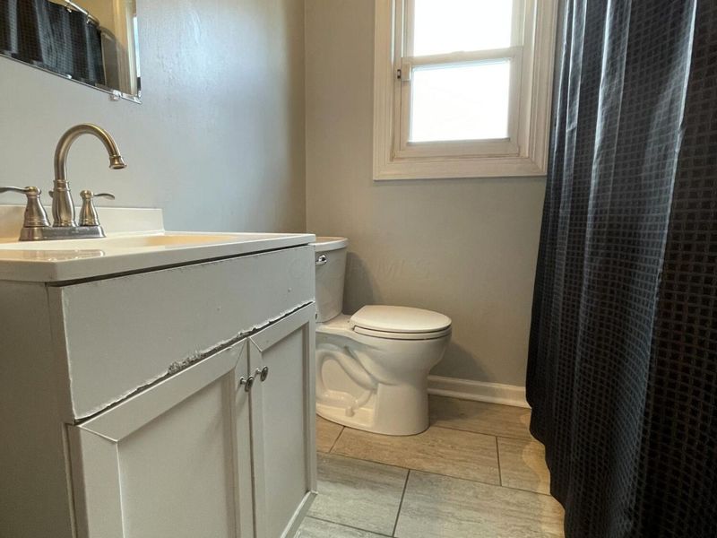 2475 Mccoy Road , Columbus, OH 43220 Photo 11