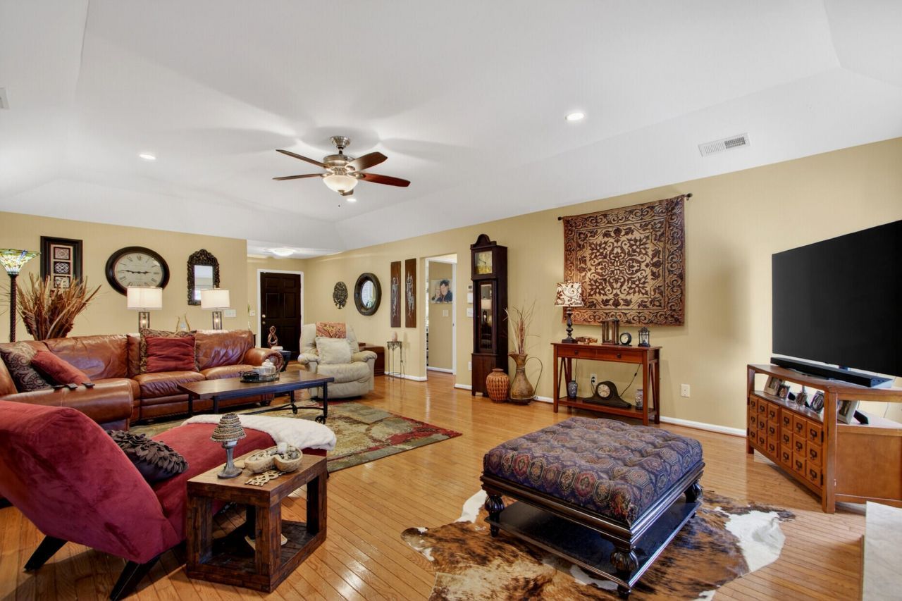 611 Fisherman's Bend Photo 9