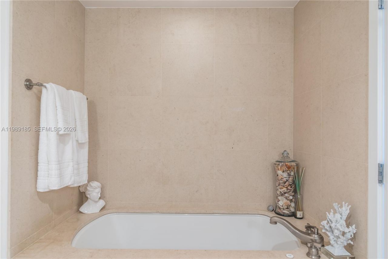 6899 Collins Ave , Unit 1605, Miami Beach, FL 33141 Photo