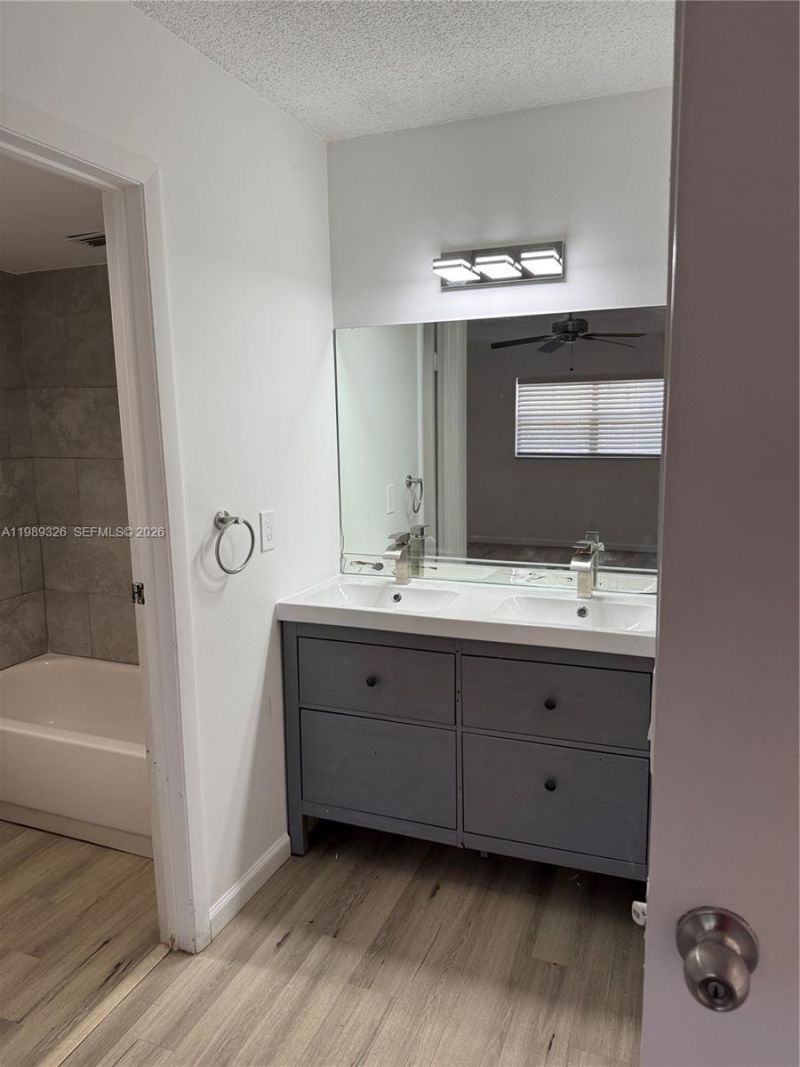 6301 N Fall Circle Dr, Unit 213, Lauderhill, FL 33319 Photo