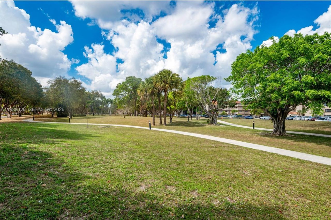 6301 N Fall Circle Dr, Unit 213, Lauderhill, FL 33319 Photo