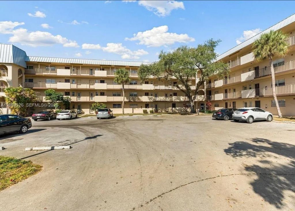 6301 N Fall Circle Dr, Unit 213, Lauderhill, FL 33319 Photo