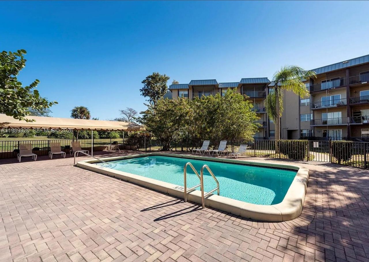 6301 N Fall Circle Dr, Unit 213, Lauderhill, FL 33319 Photo