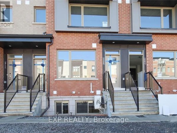 808 Mikinak Road, Ottawa, ON K1K5A5