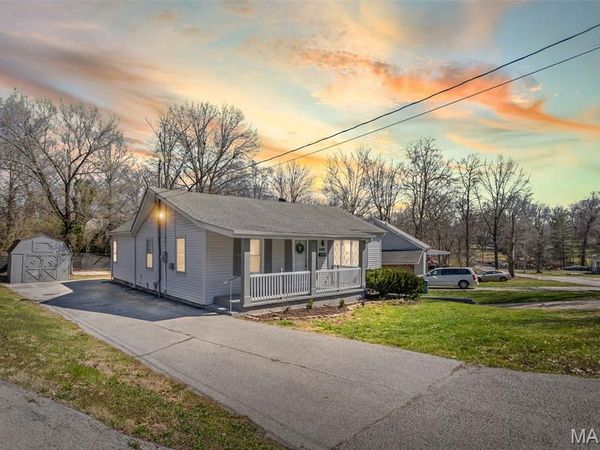 2425 La Salle Drive, Alton, IL 62002