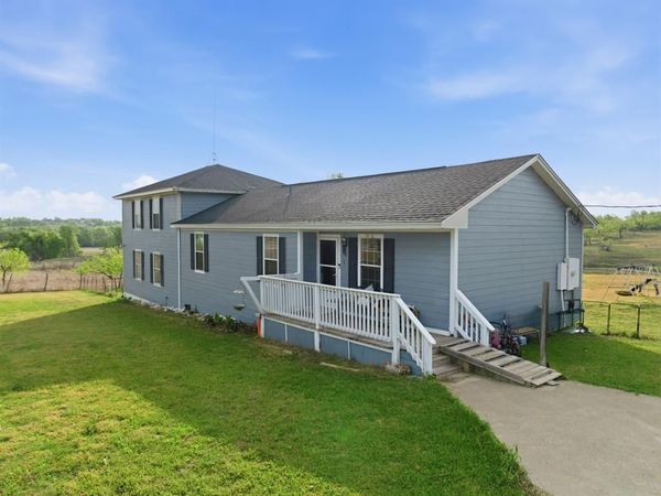 104 County Road 412b , Lott, TX 76656