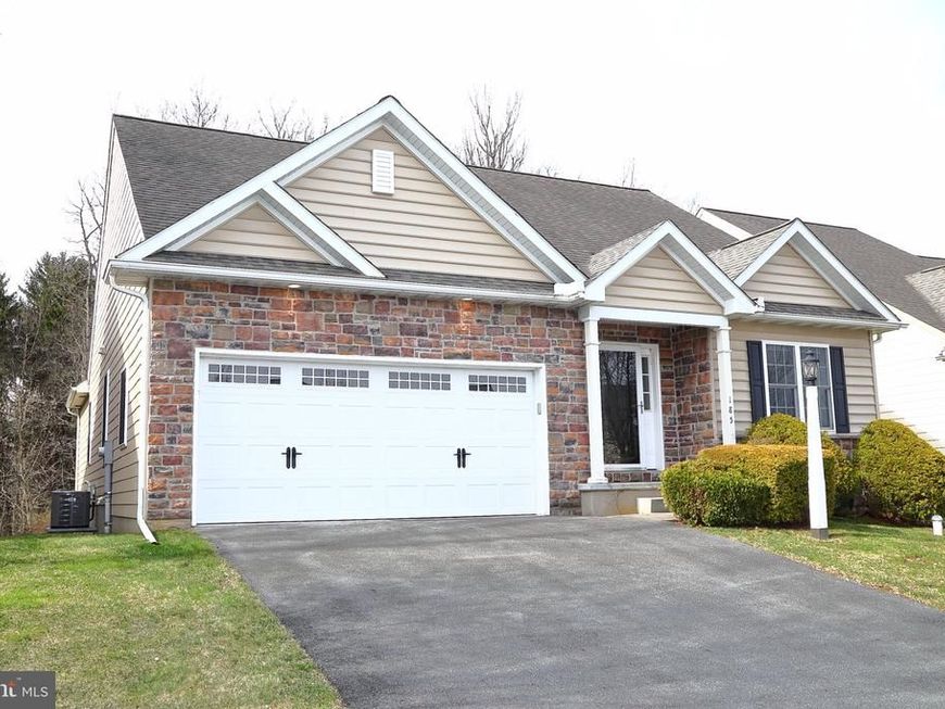 185 Waypoint Drive, Unit 236, Lancaster, PA 17603 Main Photo