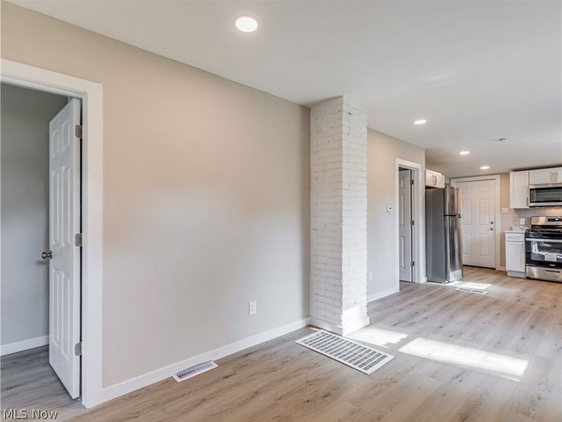 1537 9th Street , Cuyahoga Falls, OH 44221 Photo 6