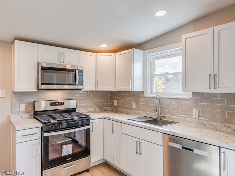 1537 9th Street , Cuyahoga Falls, OH 44221 Photo 8