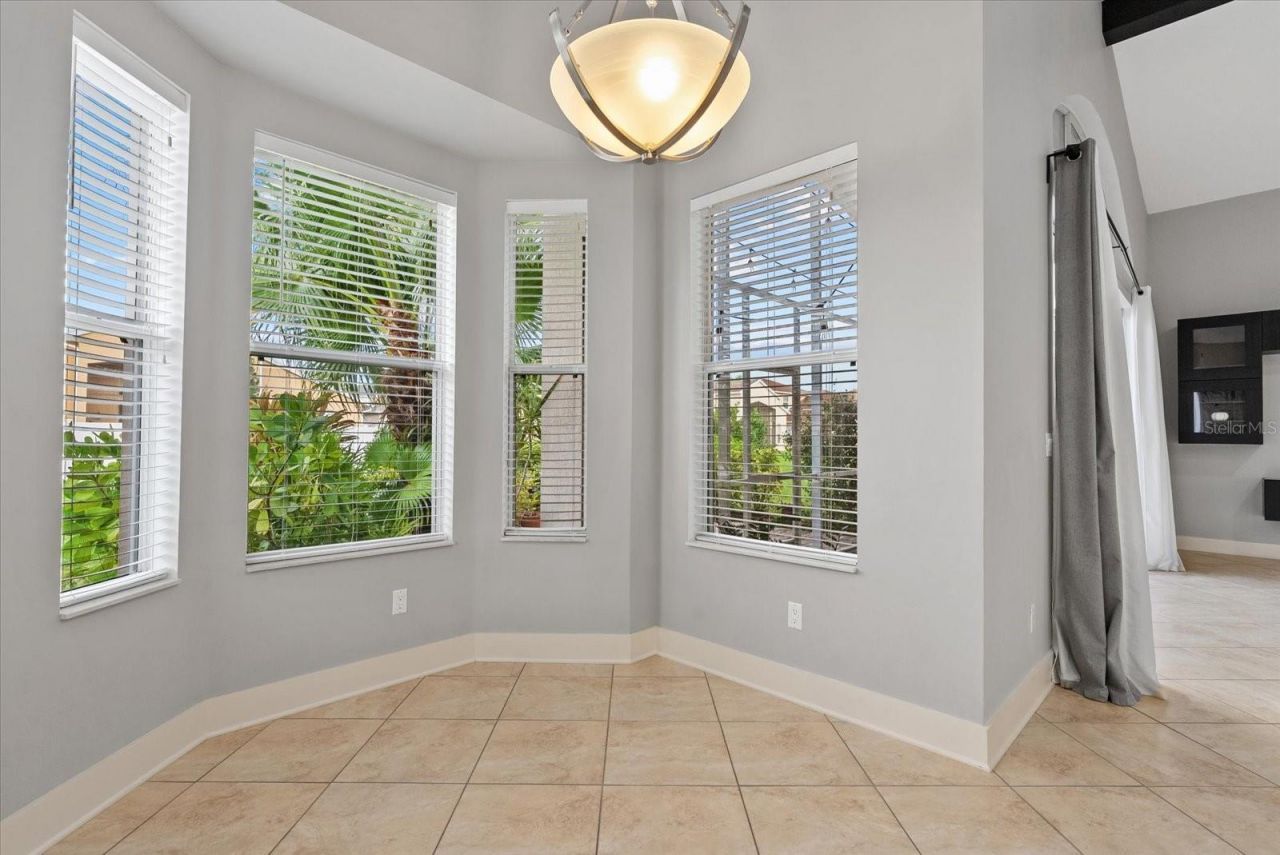 6634 38th Street E, Sarasota, FL 34243 Photo