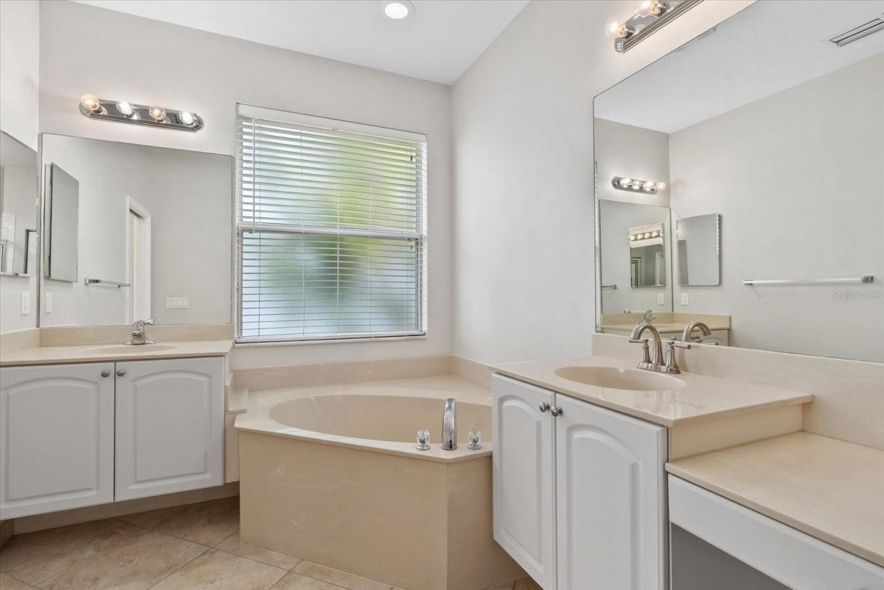 6634 38th Street E, Sarasota, FL 34243 Photo