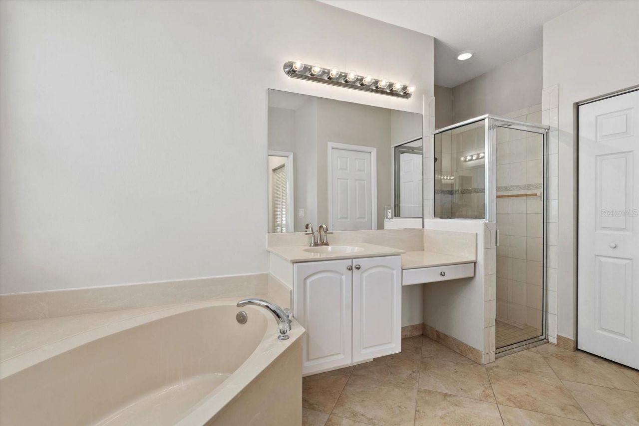 6634 38th Street E, Sarasota, FL 34243 Photo