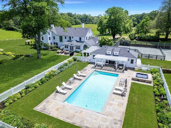 31 Lambert's Cove Rd., Tisbury, MA 02568