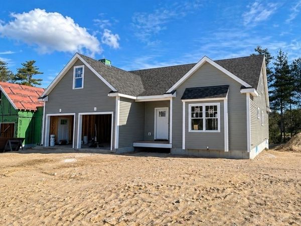 7 Weathervane Dr, Carver, MA 02330