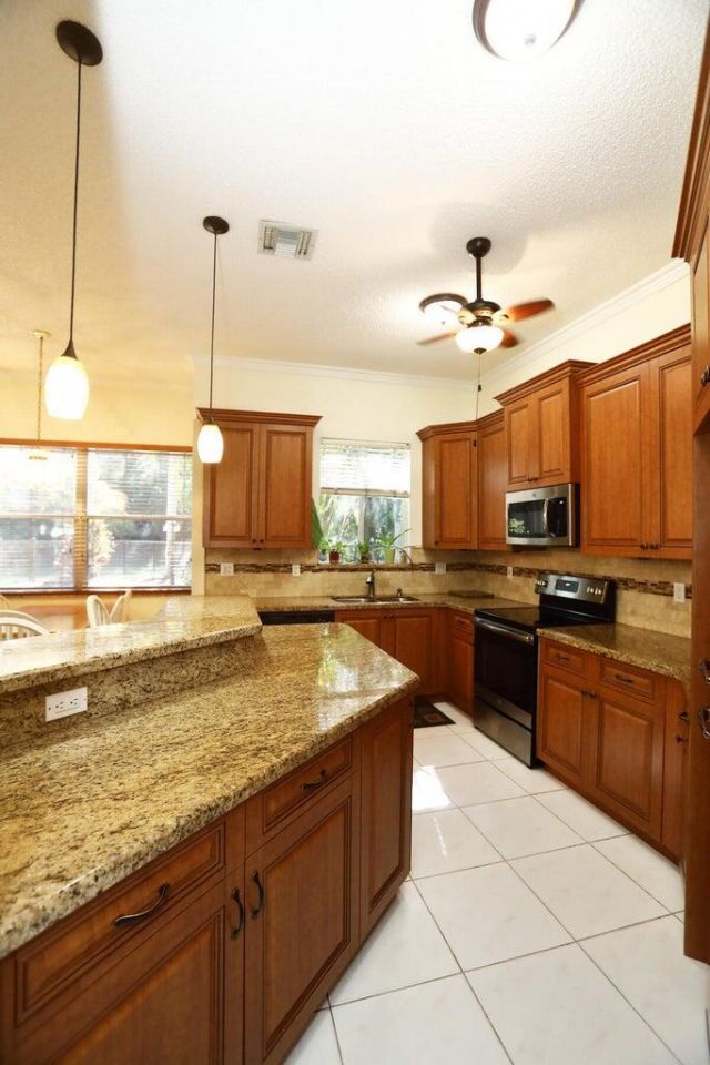 5330 SW 199th Avenue, Pembroke Pines, FL 33332 Photo