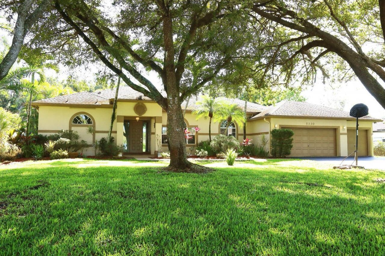 5330 SW 199 Avenue, Pembroke Pines, FL 33332 Photo
