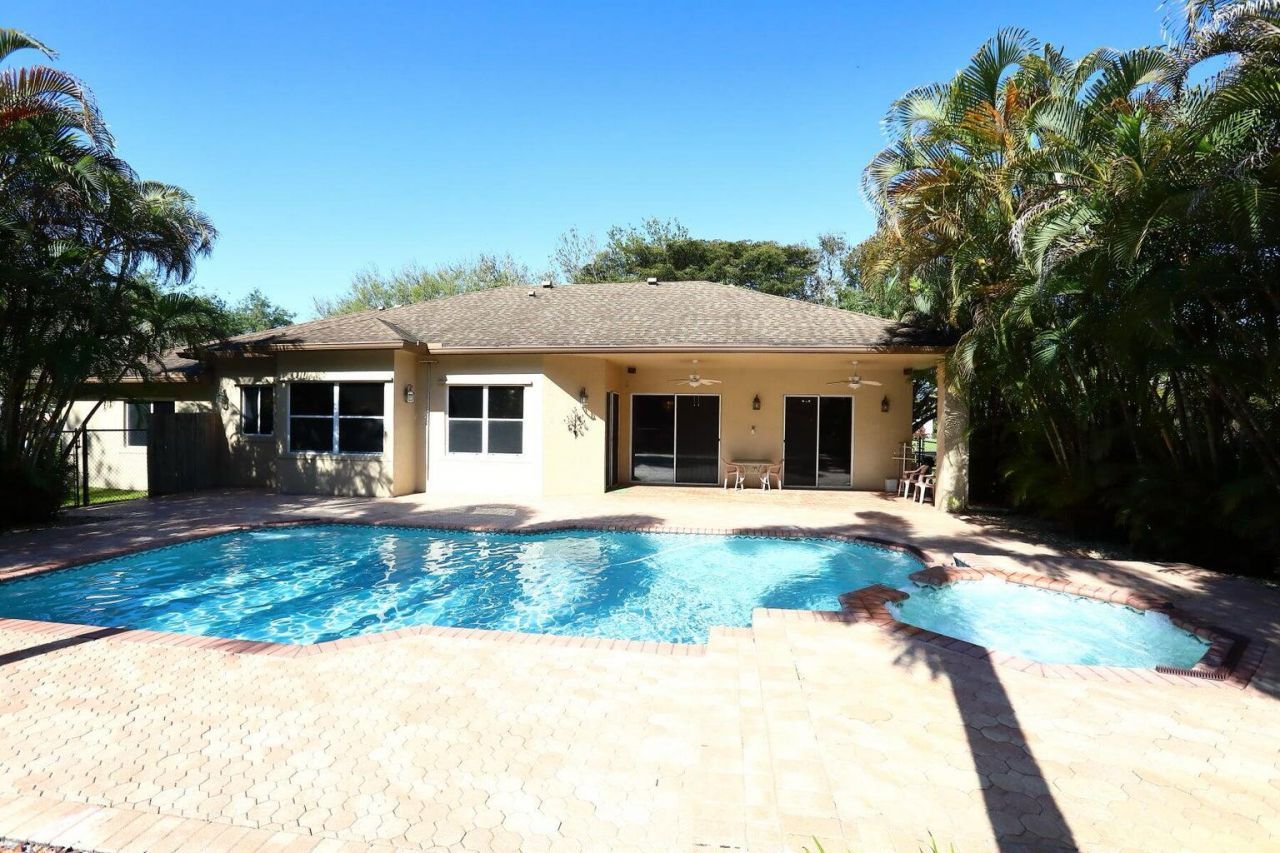 5330 SW 199th Avenue, Pembroke Pines, FL 33332 Photo