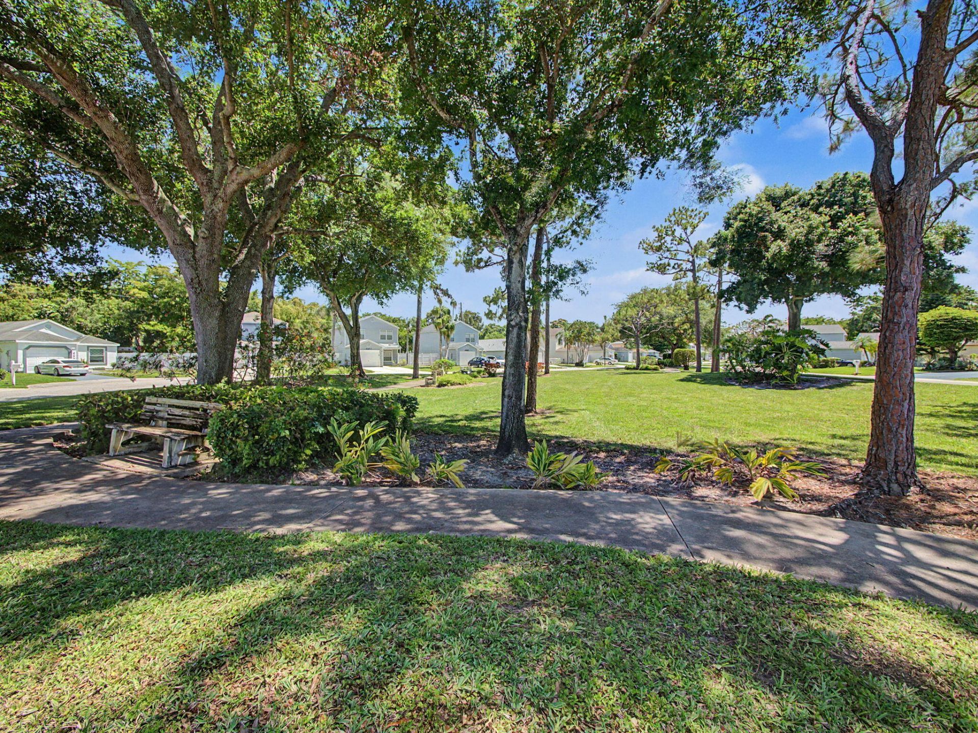 4675 Lakeside Circle, West Palm Beach, FL 33417 Photo