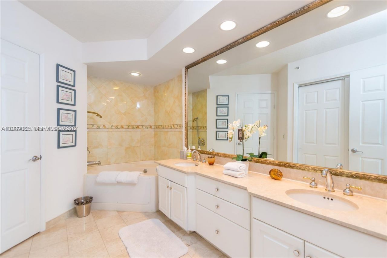 3370 Hidden Bay Dr, Unit 1814, Aventura, FL 33180 Photo