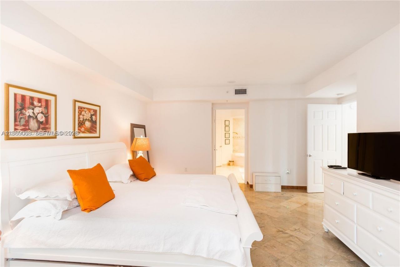 3370 Hidden Bay Dr, Unit 1814, Aventura, FL 33180 Photo