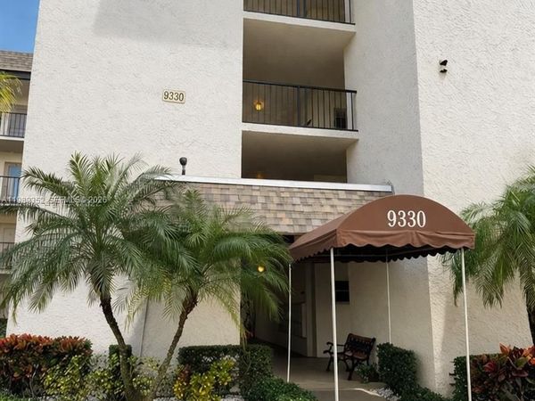 9330 Lagoon Pl , Unit 201, Davie, FL 33324