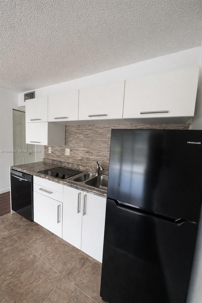 9330 Lagoon Pl , Unit 201, Davie, FL 33324 Photo