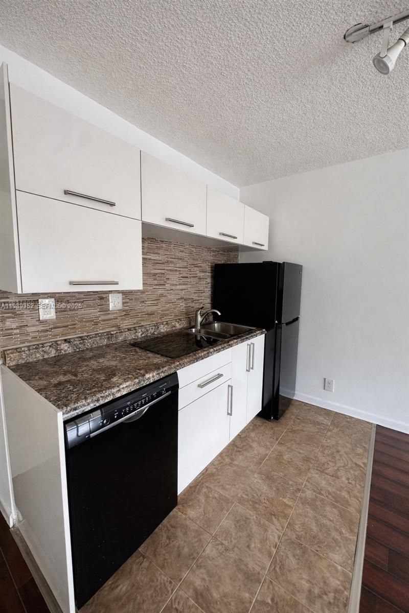 9330 Lagoon Pl , Unit 201, Davie, FL 33324 Photo