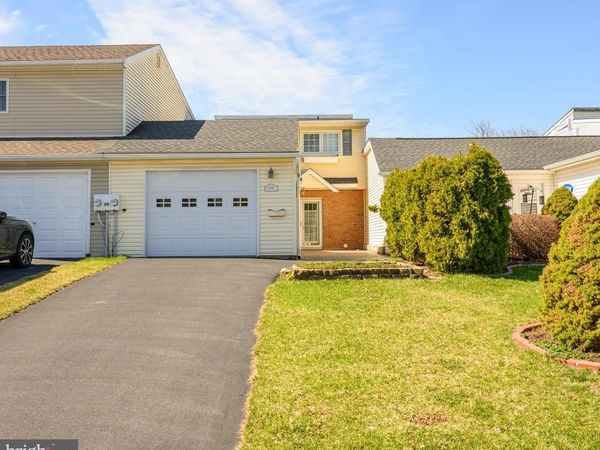 28 STONEWOOD PLACE , CATASAUQUA, PA 18032