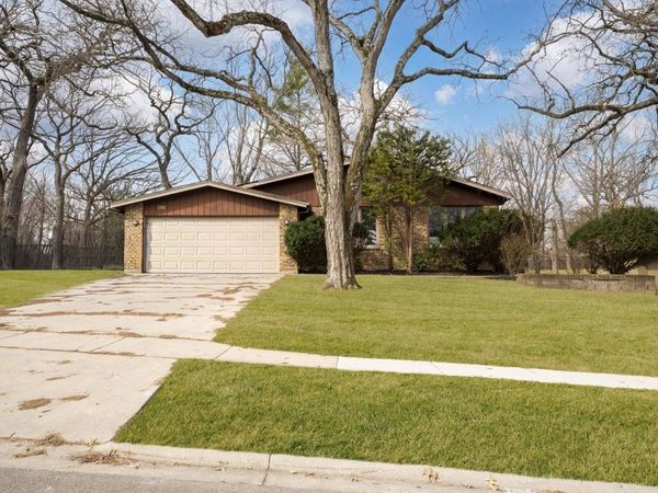 2205 Country Knoll Lane , Elgin, IL 60123