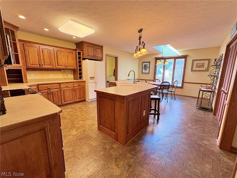 6340 Mallard Creek Run, Lorain, OH 44053 Photo 12