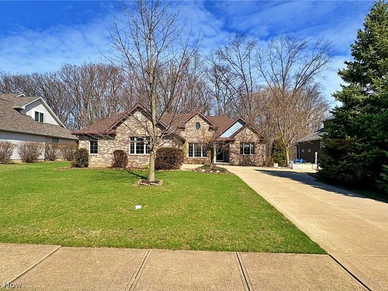 6340 Mallard Creek Run, Lorain, OH 44053 Photo 2