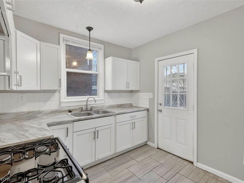 12912 Maplerow Avenue, Garfield Heights, OH 44105 Photo 8